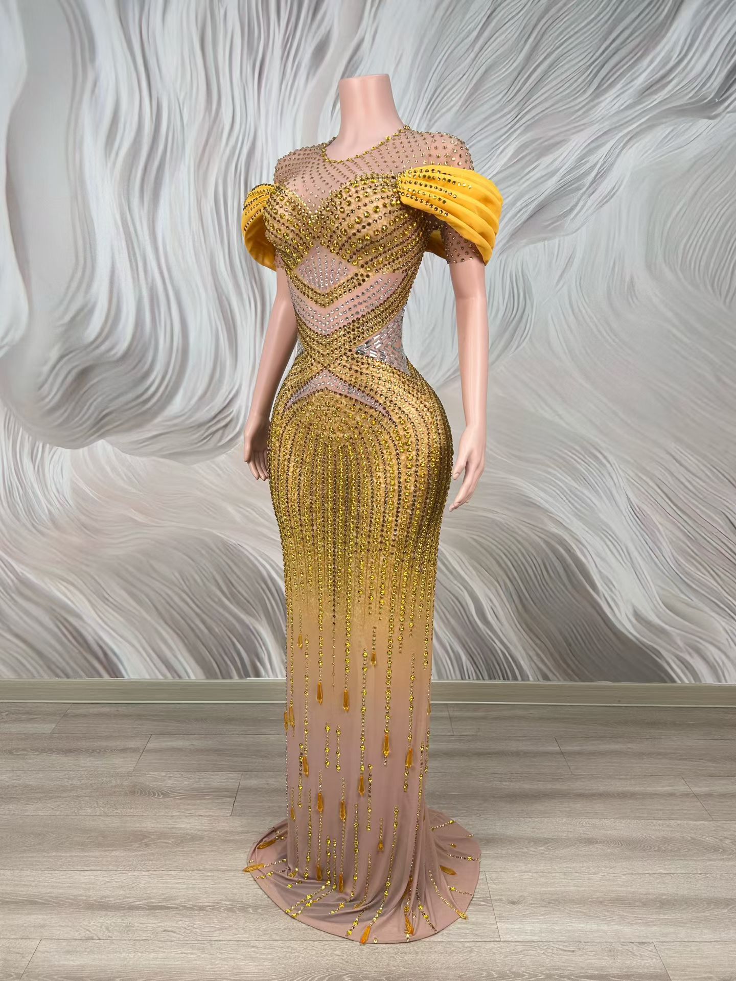 Resmi Yerlere Kadar Uzun Elbis - Women Formal Wear Photoshoot incelemesi ve fiyatı
