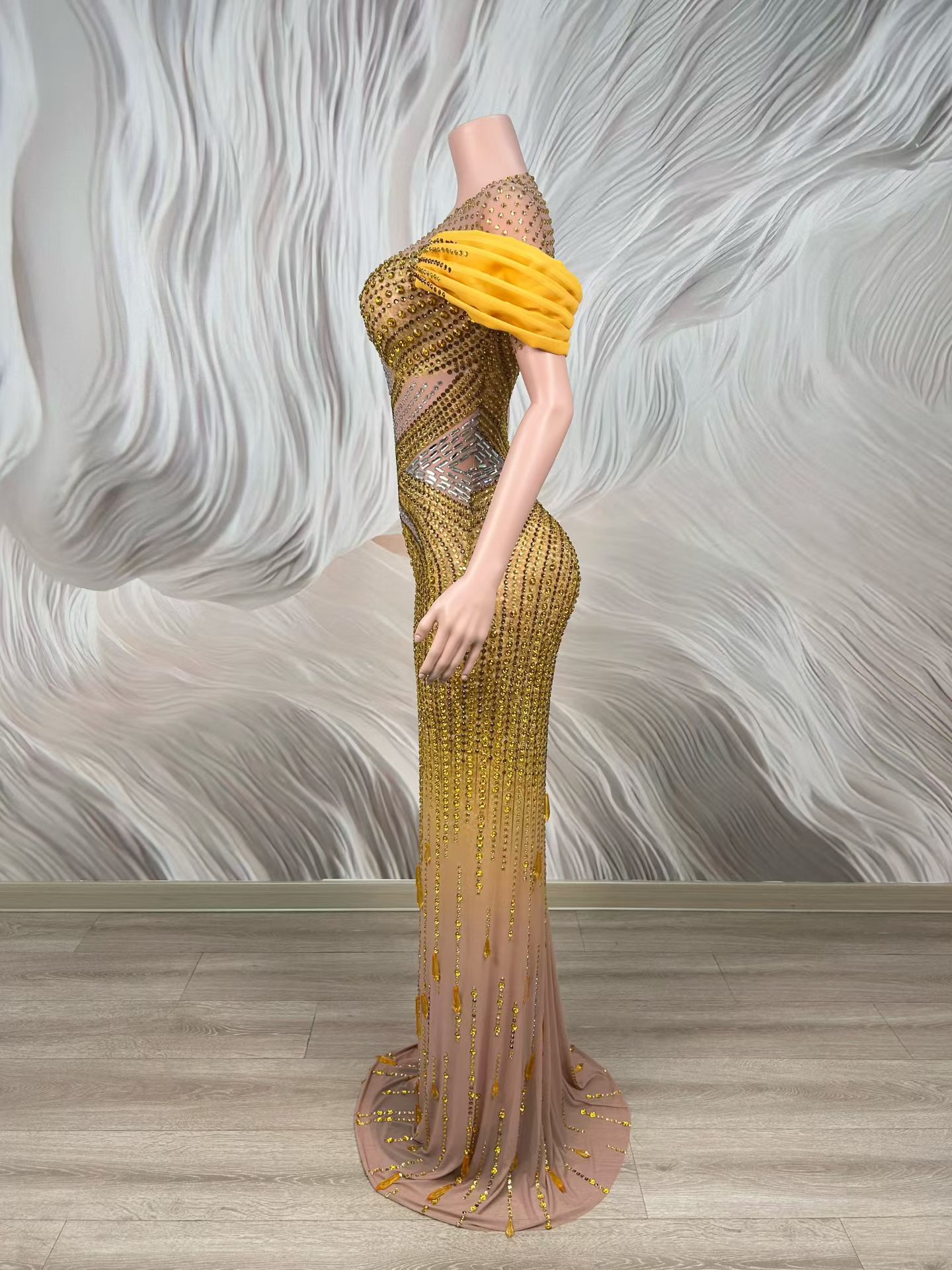 Resmi Yerlere Kadar Uzun Elbis - Women Formal Wear Photoshoot incelemesi ve fiyatı